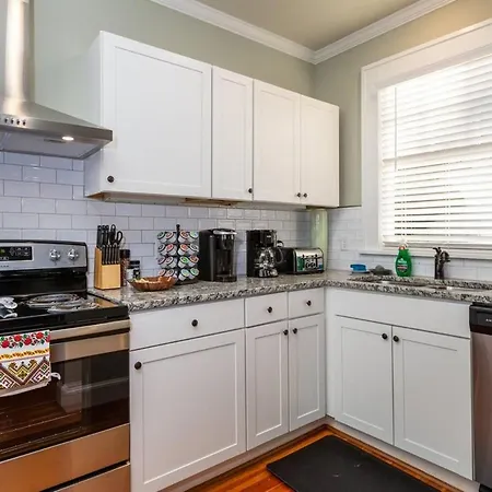 Renowned Historic Home Downtownacross From Park